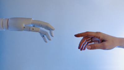  The future of surgery: Will robots replace surgeons?