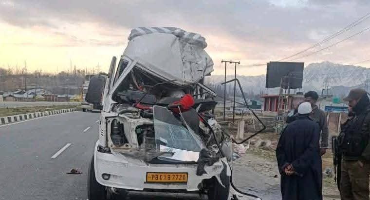  9 tourists injured in Qazigund accident