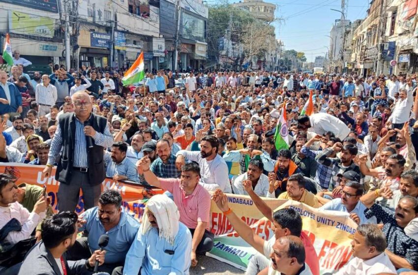  Police foil protest march of PHE daily wagers to CM’s residence in Jammu