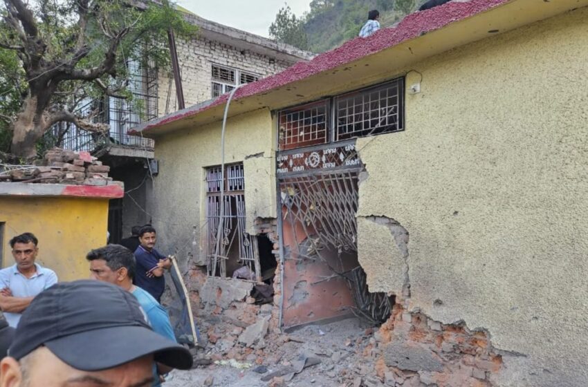  Pakistan Army shells areas along LoC in J&K; 7 dead, 38 injured