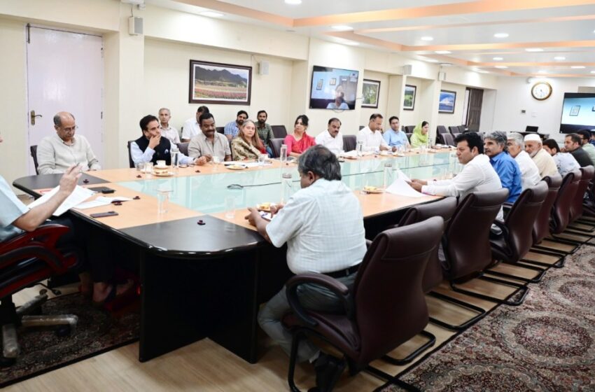  Houseboat Association, Dal dwellers call on CM Omar Abdullah; flag long-pending issues
