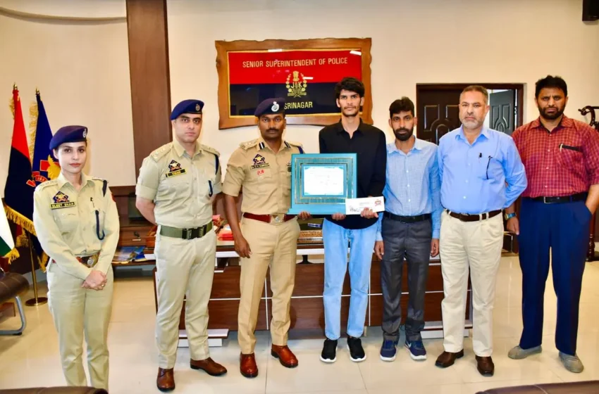  Srinagar Police Felicitates Son of SPO for Qualifying NEET